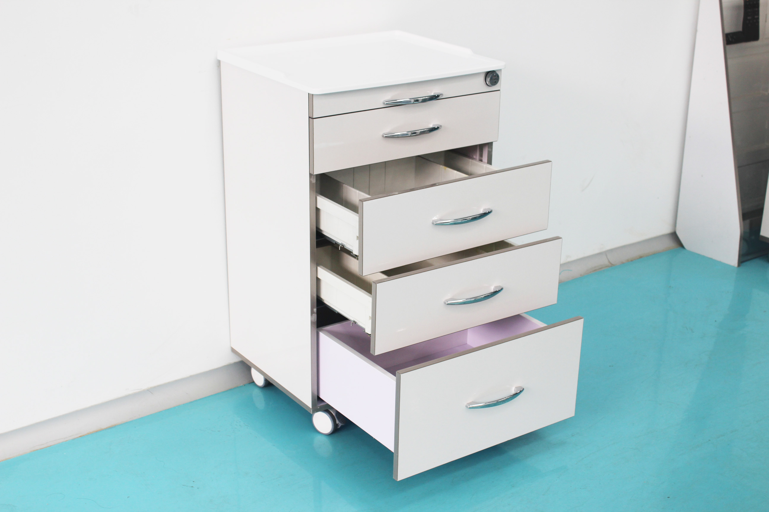 G13 Four-Drawer Mobile Cabinet 3